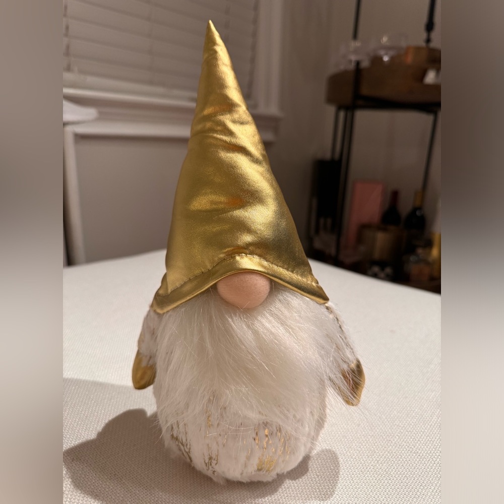 🚨 MOVING SALE MAKE AN OFFER - Topple Christmas Gnome